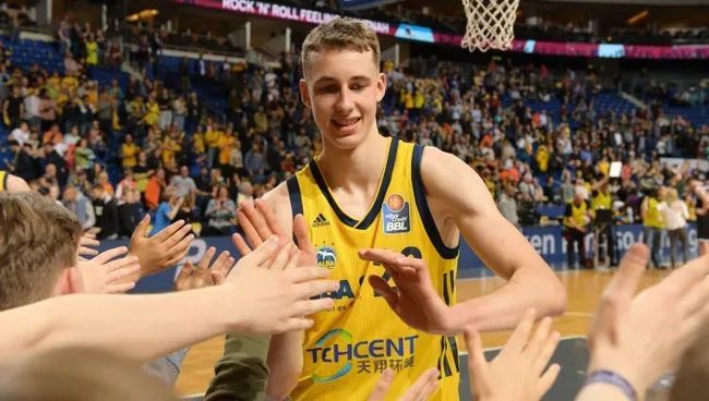 若他能在英 若他能在英