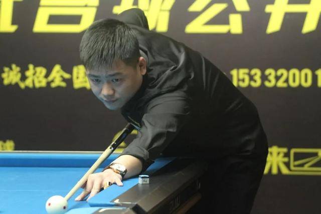 青岛队控球 青岛队控球